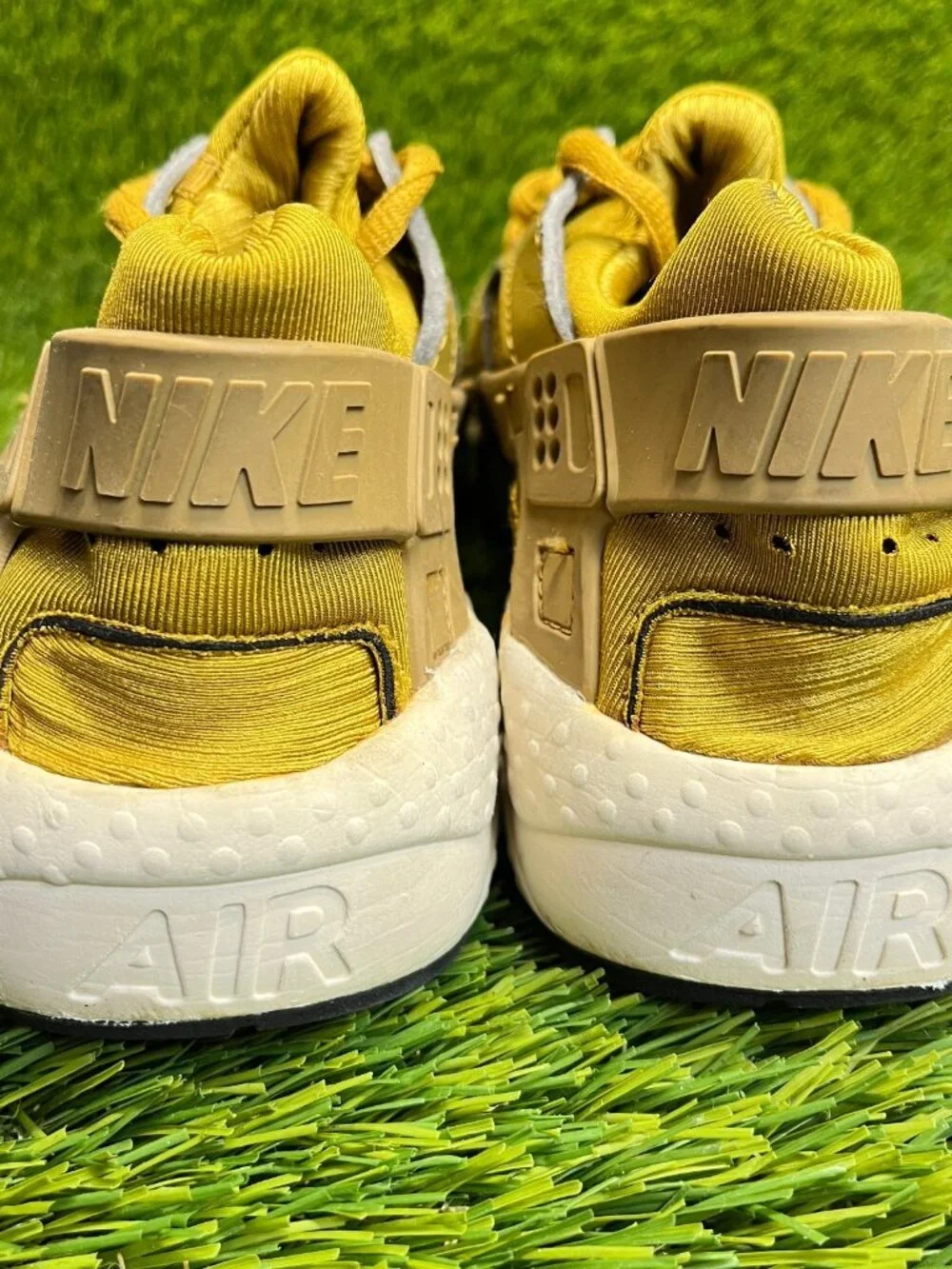 Nike Air Huarache Run Bronzine Womens Size 6 Gold White‎ Running Shoes Sneakers